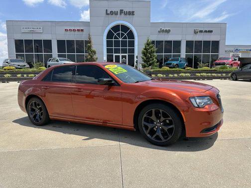 2020 Chrysler 300 Touring