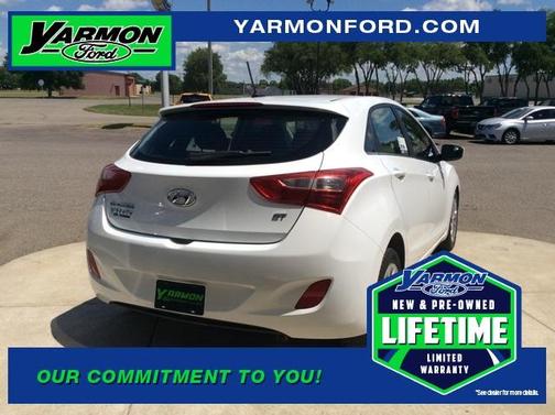 Photo 5 of 26 of 2017 Hyundai Elantra GT Base