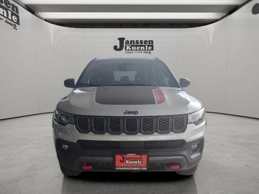 Silver Zynith 2026 Jeep Compass Trailhawk