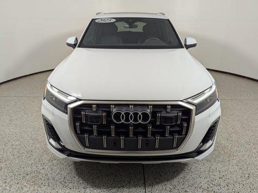 2025 Audi Q7 Premium 45 TFSI quattro Tiptronic