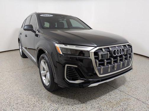 2025 Audi Q7 Premium 45 TFSI quattro Tiptronic
