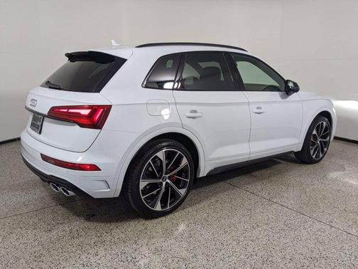 Photo 2 of 26 of 2021 Audi SQ5 3.0T Premium
