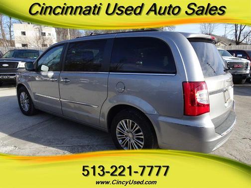 2014 Chrysler Town & Country Touring-L
