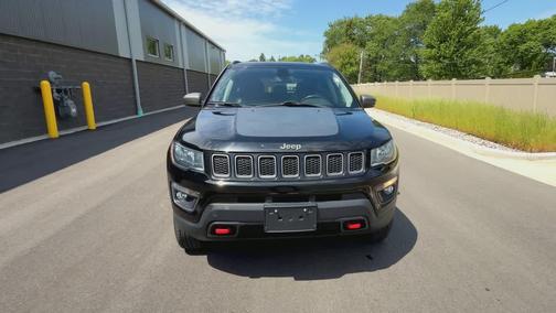 Diamond Black Crystal Pearlcoat 2020 Jeep Compass Trailhawk