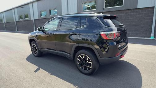 Diamond Black Crystal Pearlcoat 2020 Jeep Compass Trailhawk