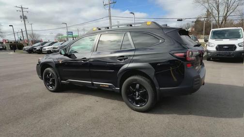 Crystal Black Silica 2022 Subaru Outback Wilderness