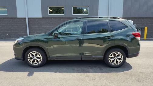 Cascade Green Silica 2024 Subaru Forester Premium