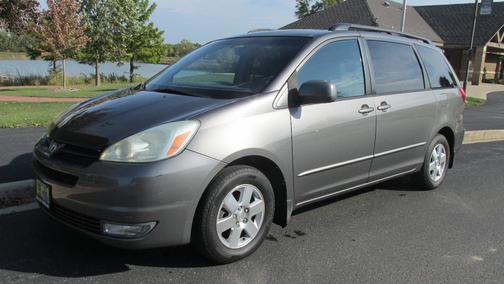 2004 Toyota Sienna XLE