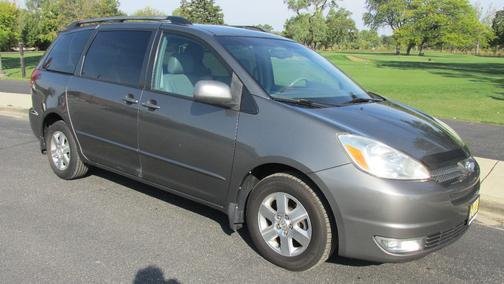 2004 Toyota Sienna XLE