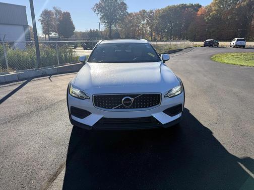2020 Volvo V60 Cross Country T5