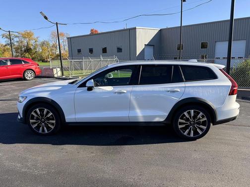 2020 Volvo V60 Cross Country T5