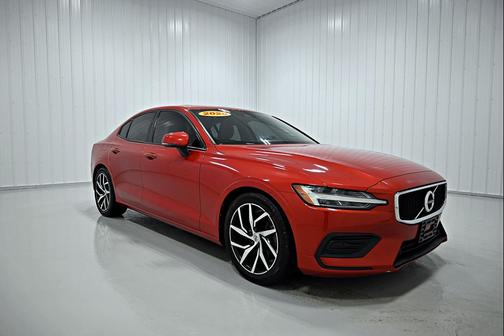 Fusion Red 2020 Volvo S60 T6 Momentum
