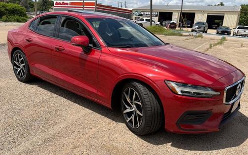 Fusion Red 2020 Volvo S60 T6 Momentum