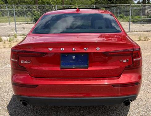 Fusion Red 2020 Volvo S60 T6 Momentum