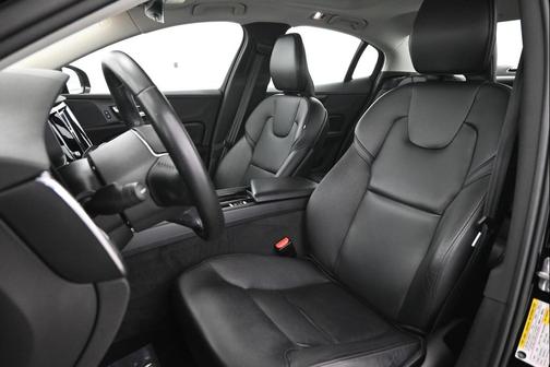 2020 Volvo S60 T6 Momentum