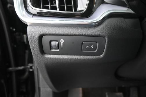 2020 Volvo S60 T6 Momentum