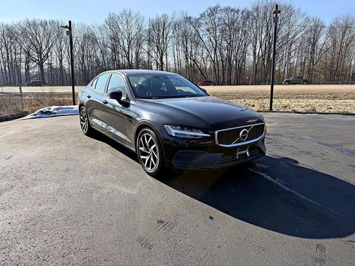 2020 Volvo S60 T6 Momentum