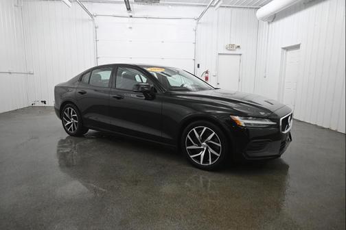 2020 Volvo S60 T6 Momentum