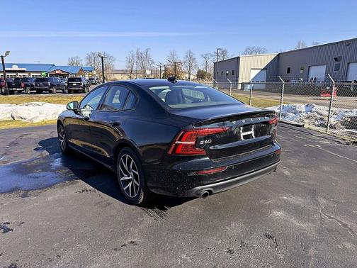 2020 Volvo S60 T6 Momentum