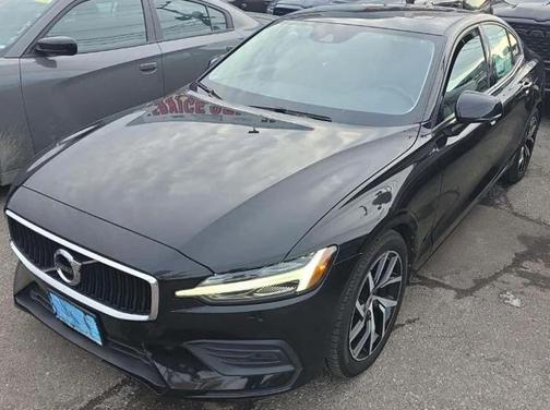 2020 Volvo S60 T6 Momentum
