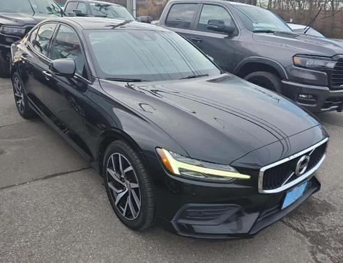 2020 Volvo S60 T6 Momentum
