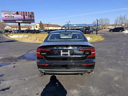 2020 Volvo S60 T6 Momentum