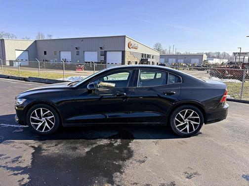 2020 Volvo S60 T6 Momentum