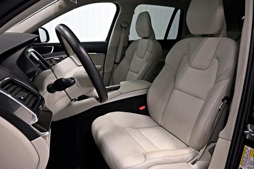 Onyx Black 2019 Volvo XC90 T6 Momentum