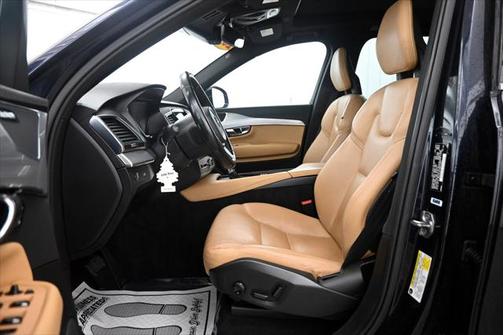2017 Volvo XC90 T6 Momentum