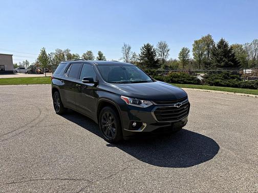 Graphite Metallic 2020 Chevrolet Traverse RS