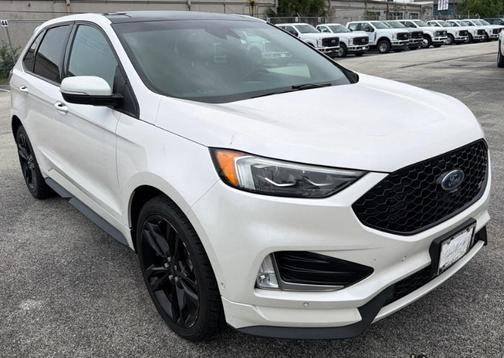 White Platinum Tri-Coat 2019 Ford Edge ST