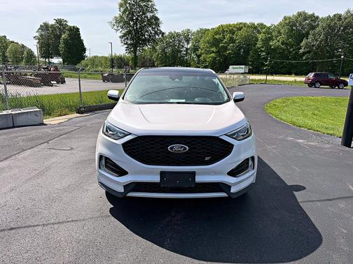 White Platinum Tri-Coat 2019 Ford Edge ST