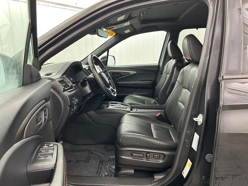 Crystal Black Pearl 2022 Honda Passport AWD TrailSport