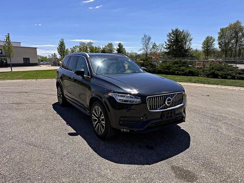 Onyx Black 2021 Volvo XC90 T6 Momentum