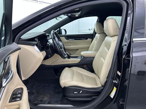 Stellar Black 2018 Cadillac XT5 Base