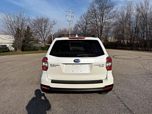 Crystal White Pearl 2016 Subaru Forester 2.5i Premium