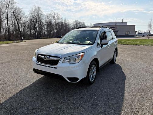 Crystal White Pearl 2016 Subaru Forester 2.5i Premium