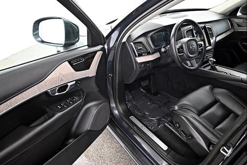 2022 Volvo XC90 T6 Inscription