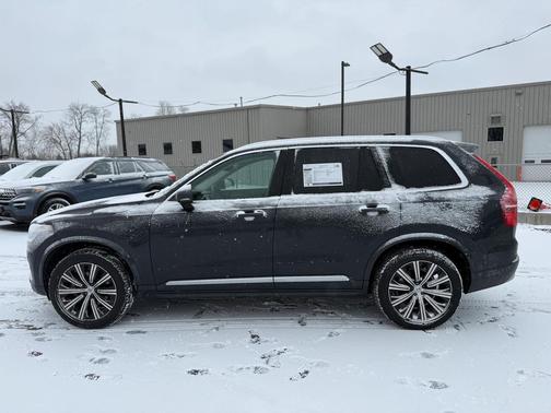 2022 Volvo XC90 T6 Inscription