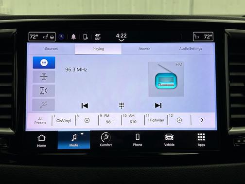 Brilliant Black Crystal Pearlcoat 2022 Chrysler Pacifica Touring L