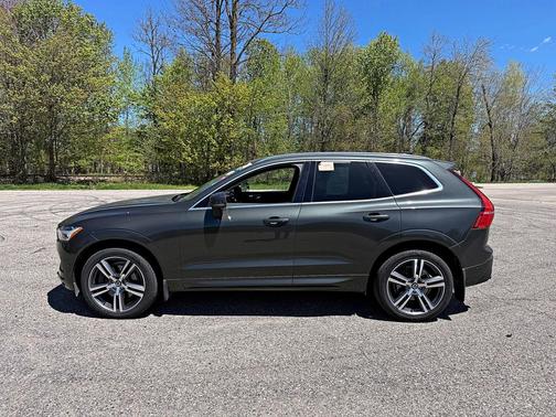 Maple Brown 2018 Volvo XC60 T6 Momentum