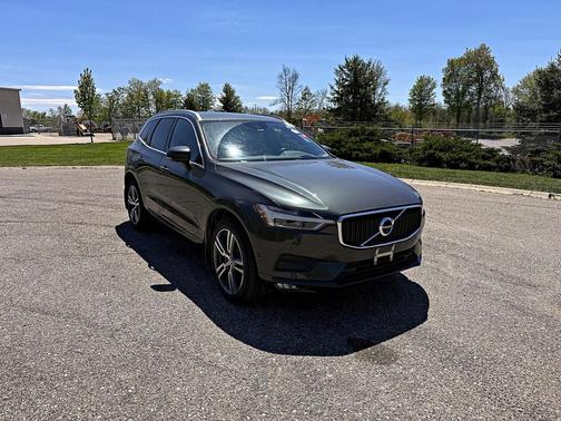 Maple Brown 2018 Volvo XC60 T6 Momentum