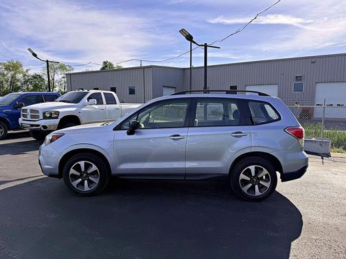 Ice Silver Metallic 2018 Subaru Forester 2.5i