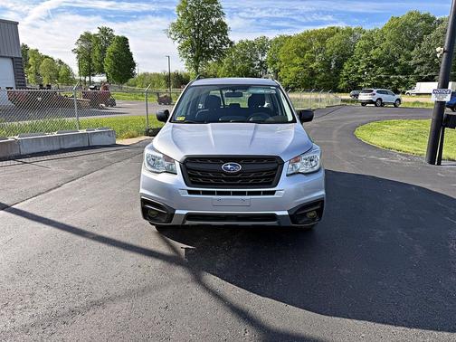 Ice Silver Metallic 2018 Subaru Forester 2.5i