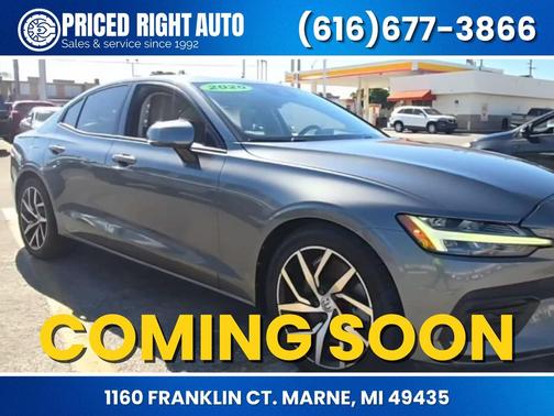 Gray Metallic 2020 Volvo S60 T6 Momentum