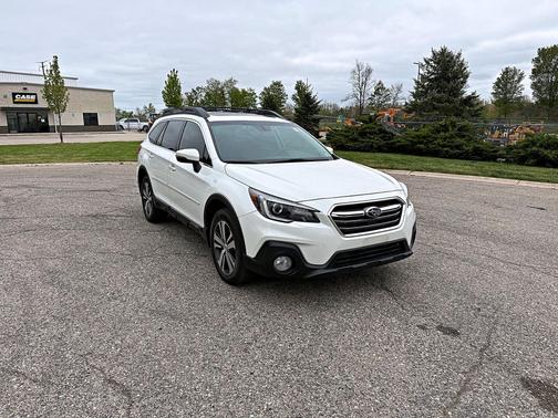 Crystal White Pearl 2019 Subaru Outback 3.6R Limited