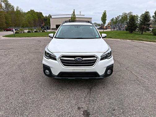 Crystal White Pearl 2019 Subaru Outback 3.6R Limited