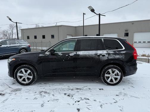 2020 Volvo XC90 T6 Momentum