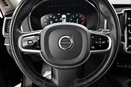 2020 Volvo XC90 T6 Momentum