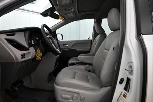 2019 Toyota Sienna XLE